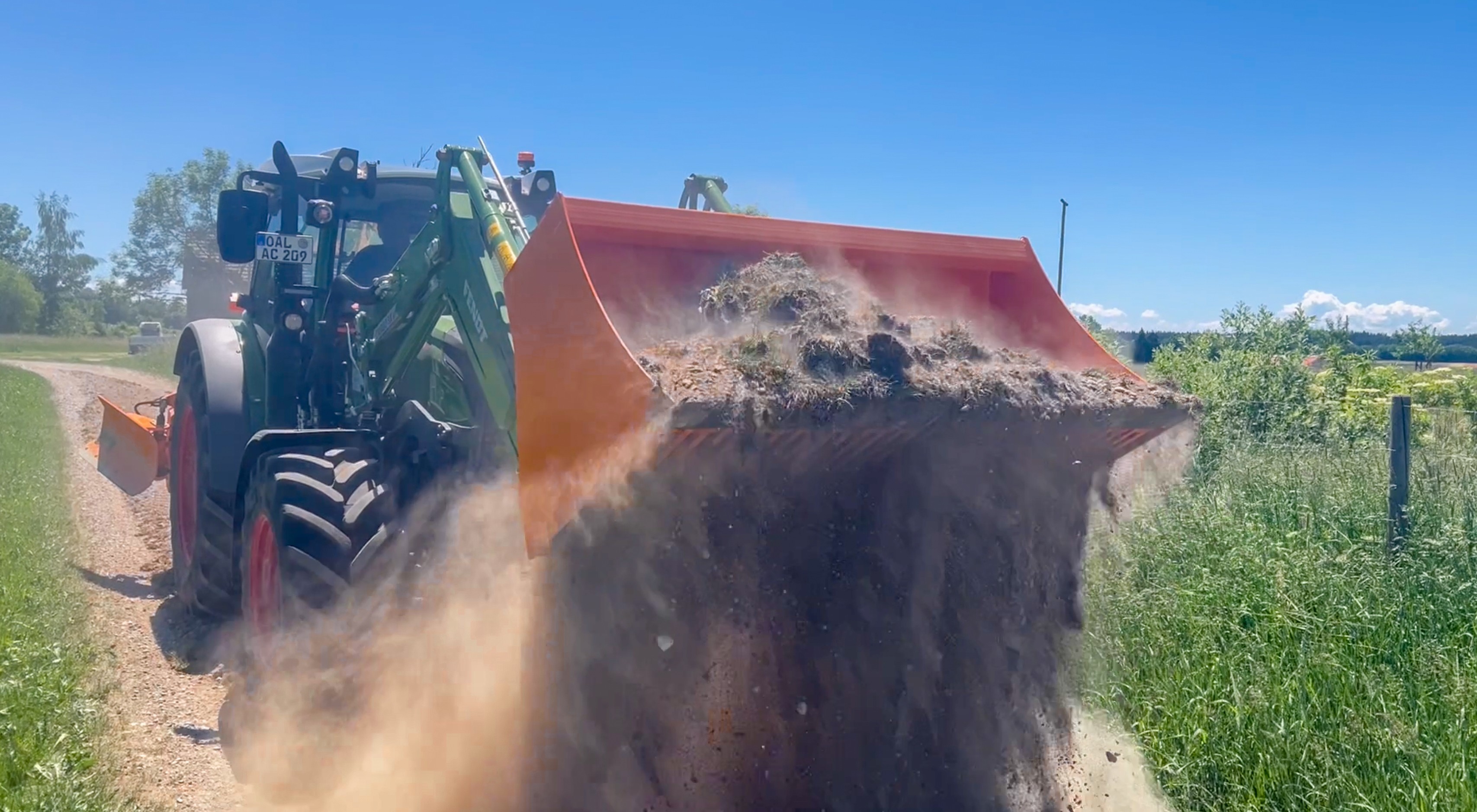 SiebMaster VGS 160 screening, material falling back onto the track